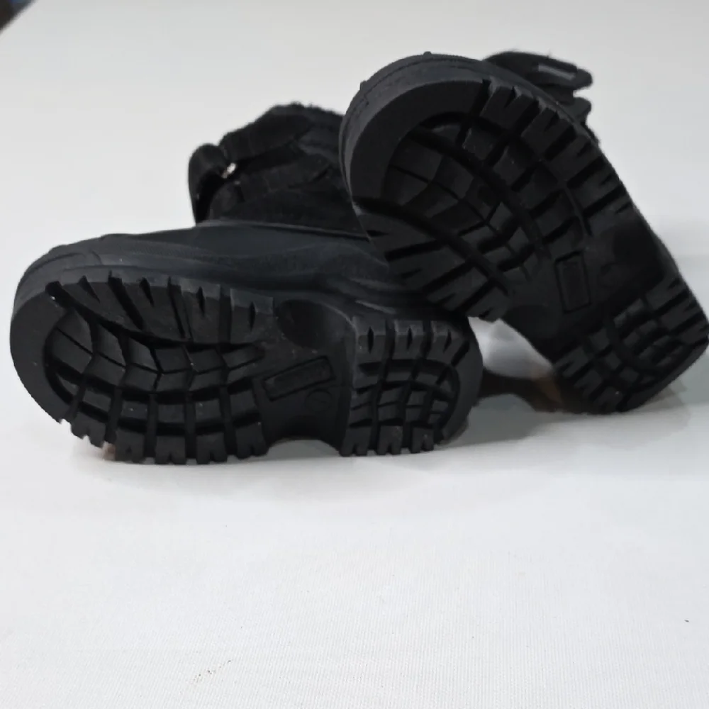 Khombu Black Insulated Snow Boots